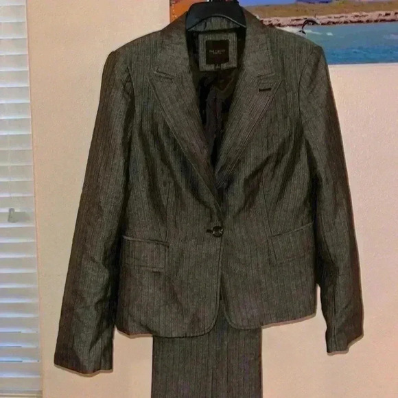 The Limited   Collection size 8 pantsuit - Picture 3 of 4